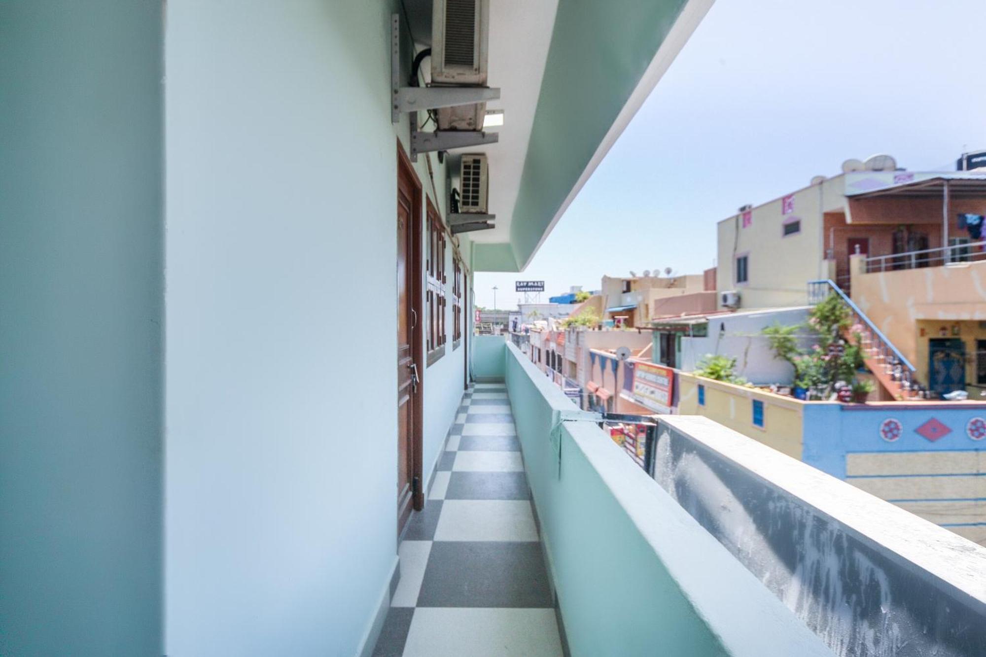 Oyo Modern Guest House Chennai Exterior photo