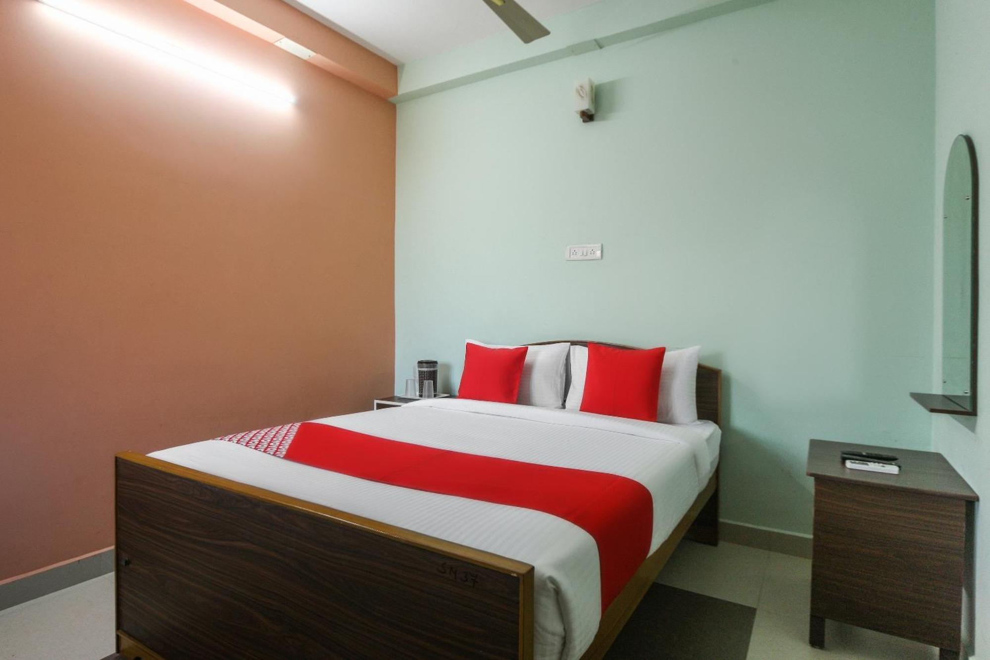 Oyo Modern Guest House Chennai Exterior photo