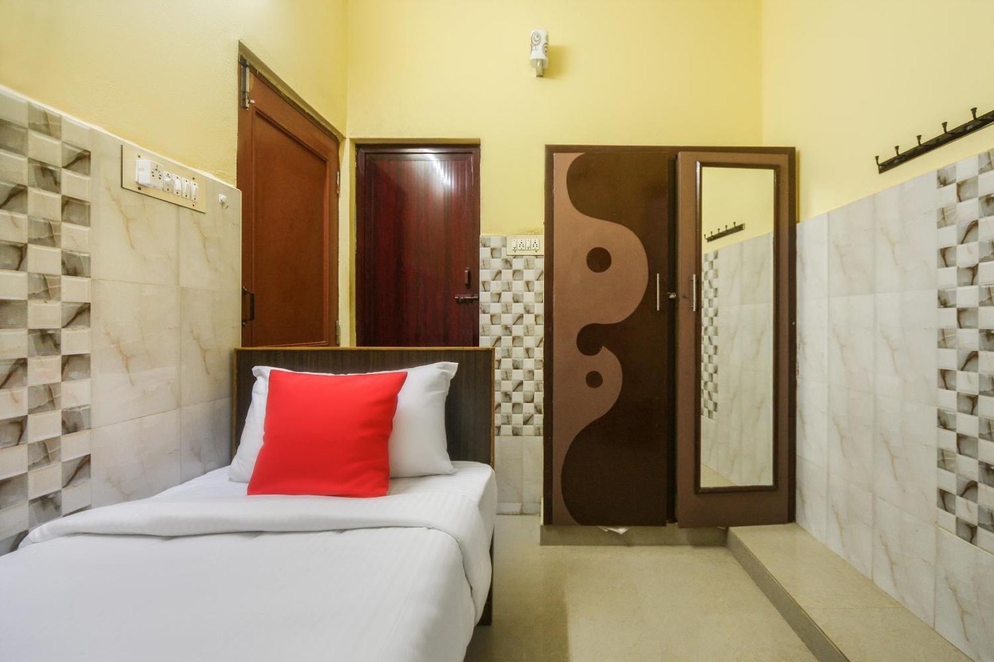 Oyo Modern Guest House Chennai Exterior photo